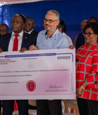 Deux chèques de 264 millions de gourdes au comité de normalisation